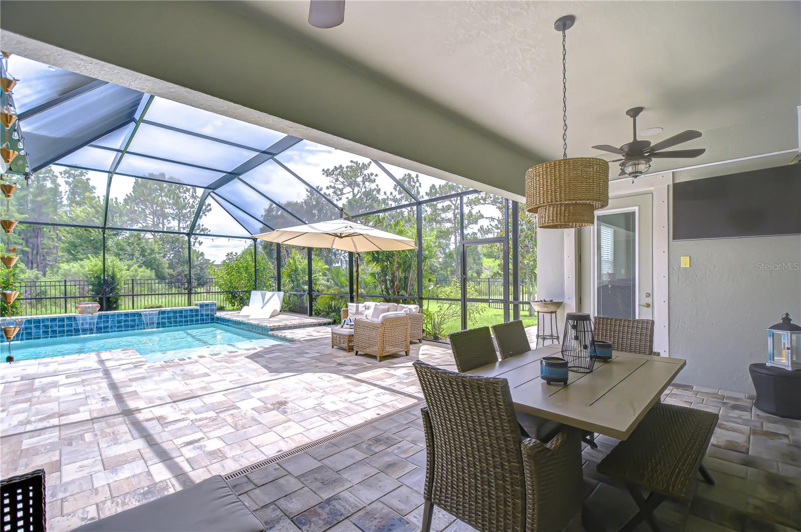 Listing photo id 31 for 3946 Woodland Retreat Boulevard