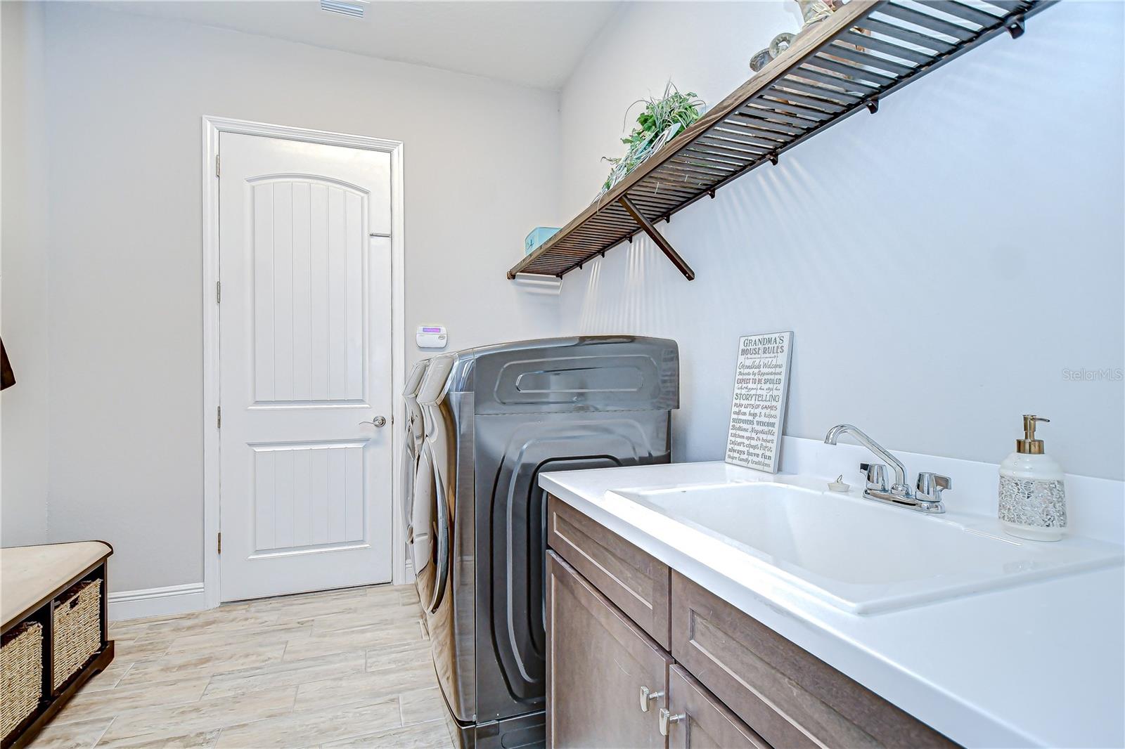 Listing photo id 49 for 3946 Woodland Retreat Boulevard