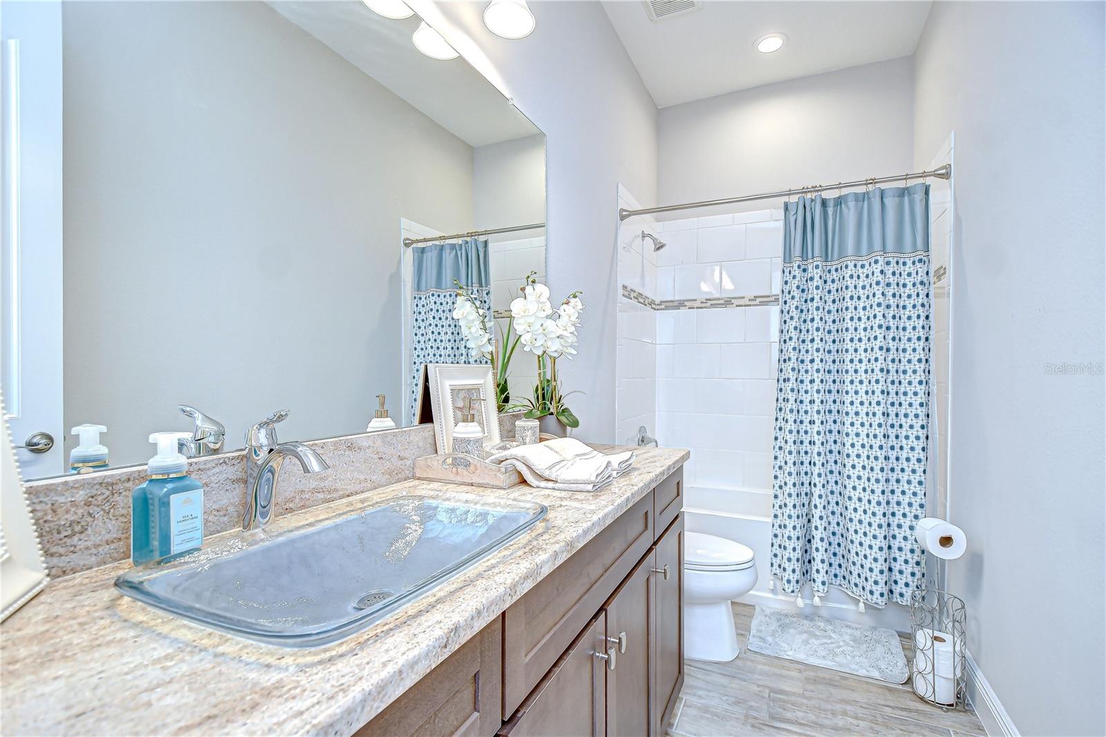 Listing photo id 50 for 3946 Woodland Retreat Boulevard