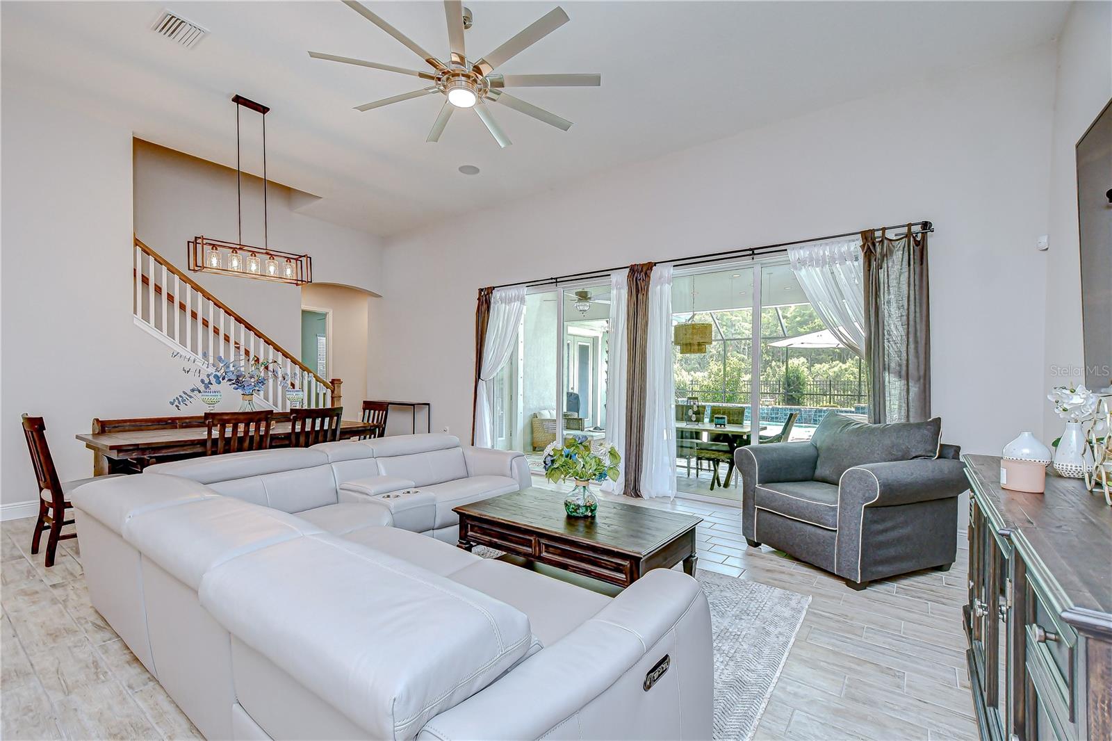 Listing photo id 67 for 3946 Woodland Retreat Boulevard