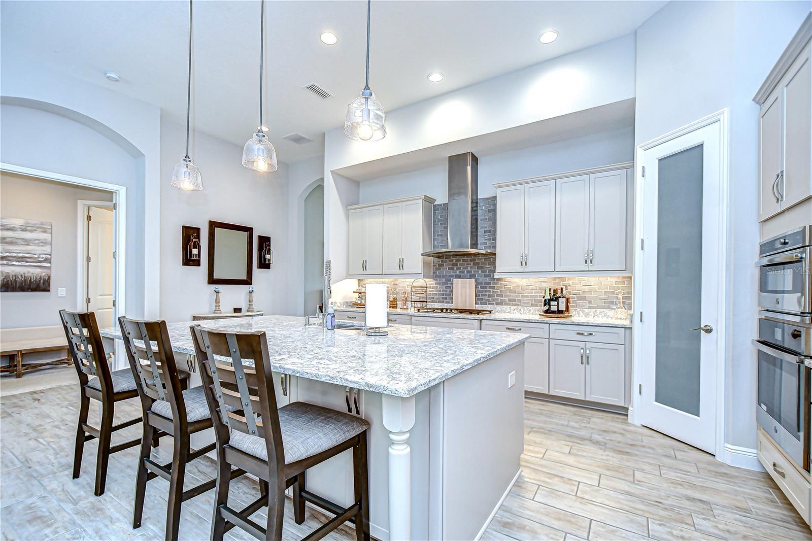 Listing photo id 70 for 3946 Woodland Retreat Boulevard