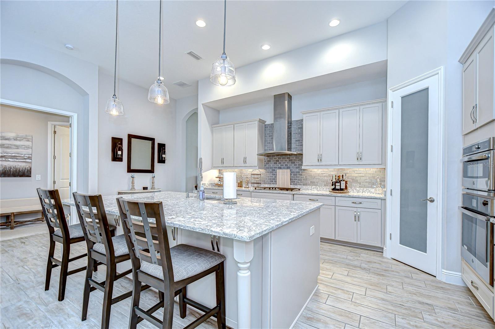 Listing photo id 71 for 3946 Woodland Retreat Boulevard
