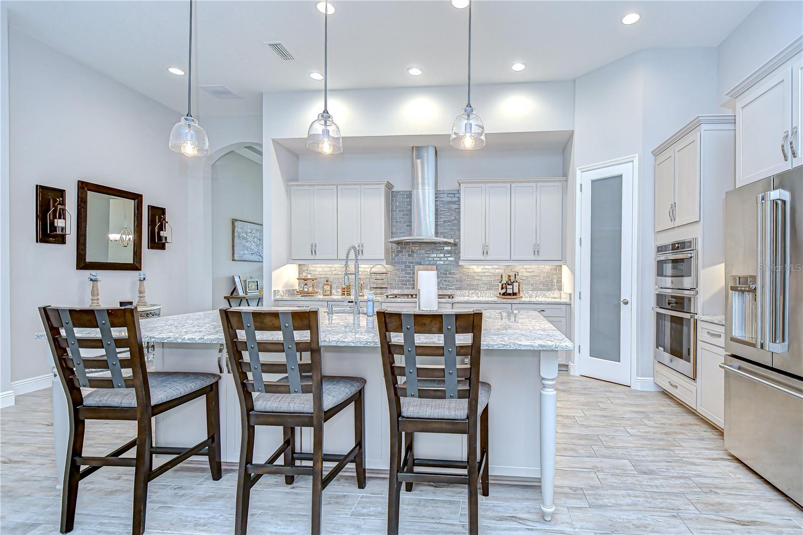 Listing photo id 72 for 3946 Woodland Retreat Boulevard