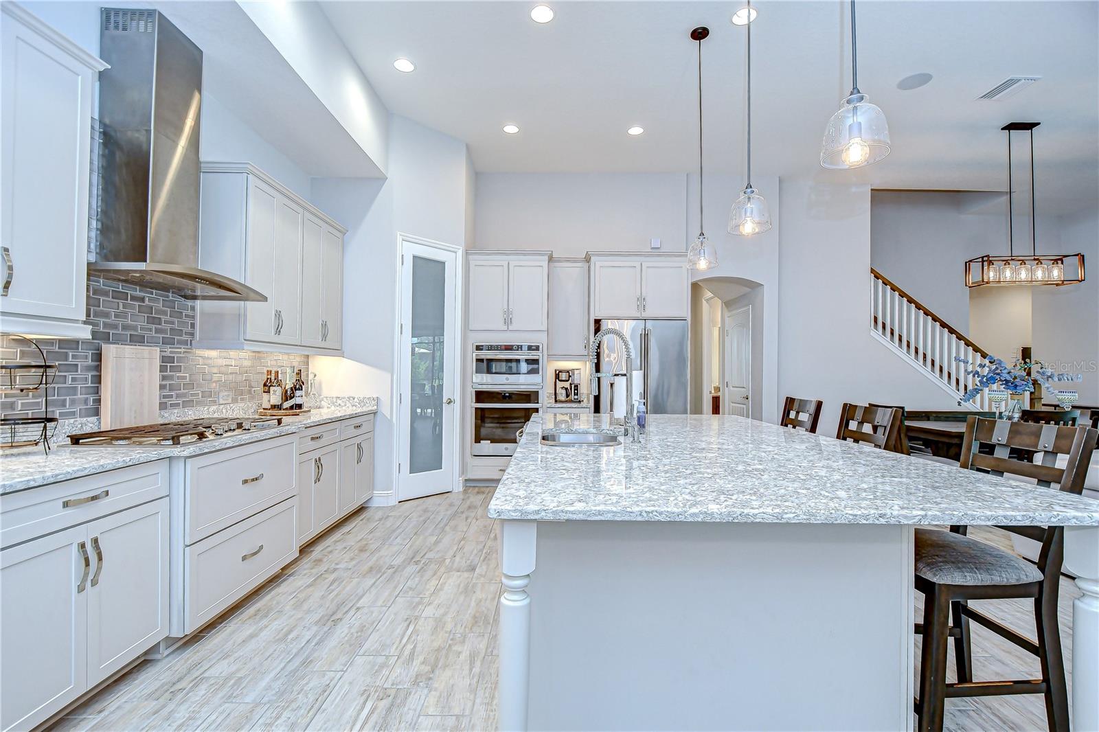 Listing photo id 74 for 3946 Woodland Retreat Boulevard