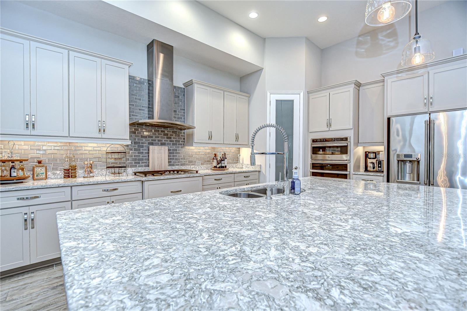 Listing photo id 75 for 3946 Woodland Retreat Boulevard