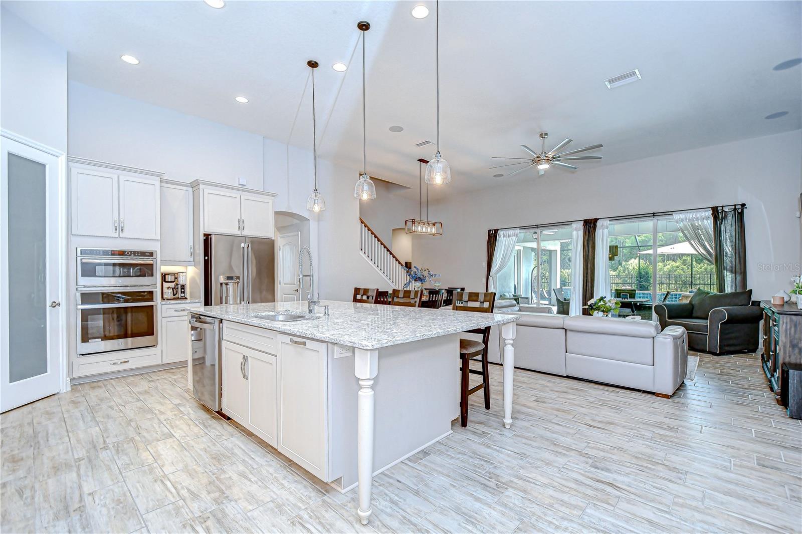 Listing photo id 76 for 3946 Woodland Retreat Boulevard