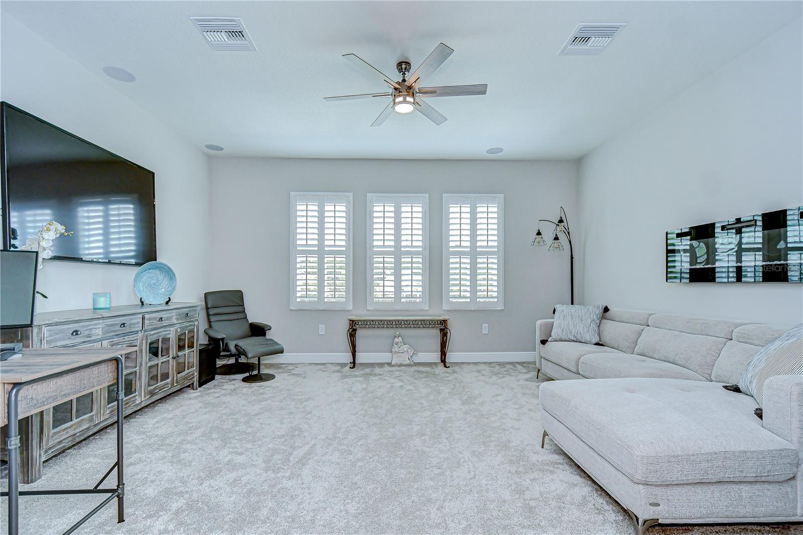 Listing photo id 78 for 3946 Woodland Retreat Boulevard