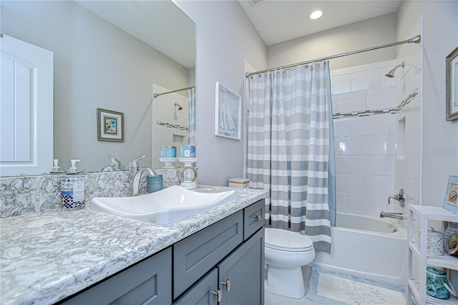 Listing photo id 80 for 3946 Woodland Retreat Boulevard