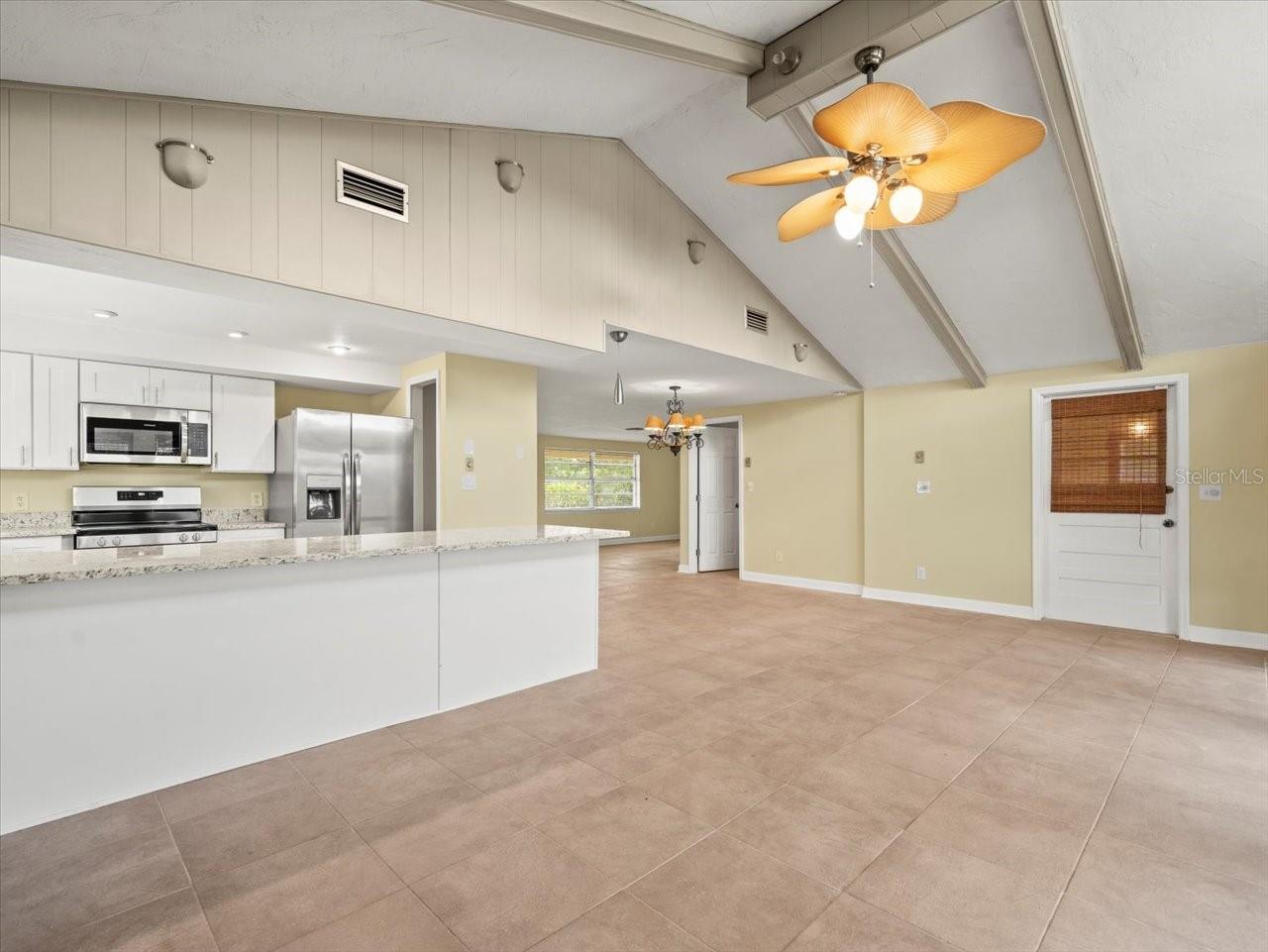 Listing photo id 11 for 15517 Old Dixie Highway