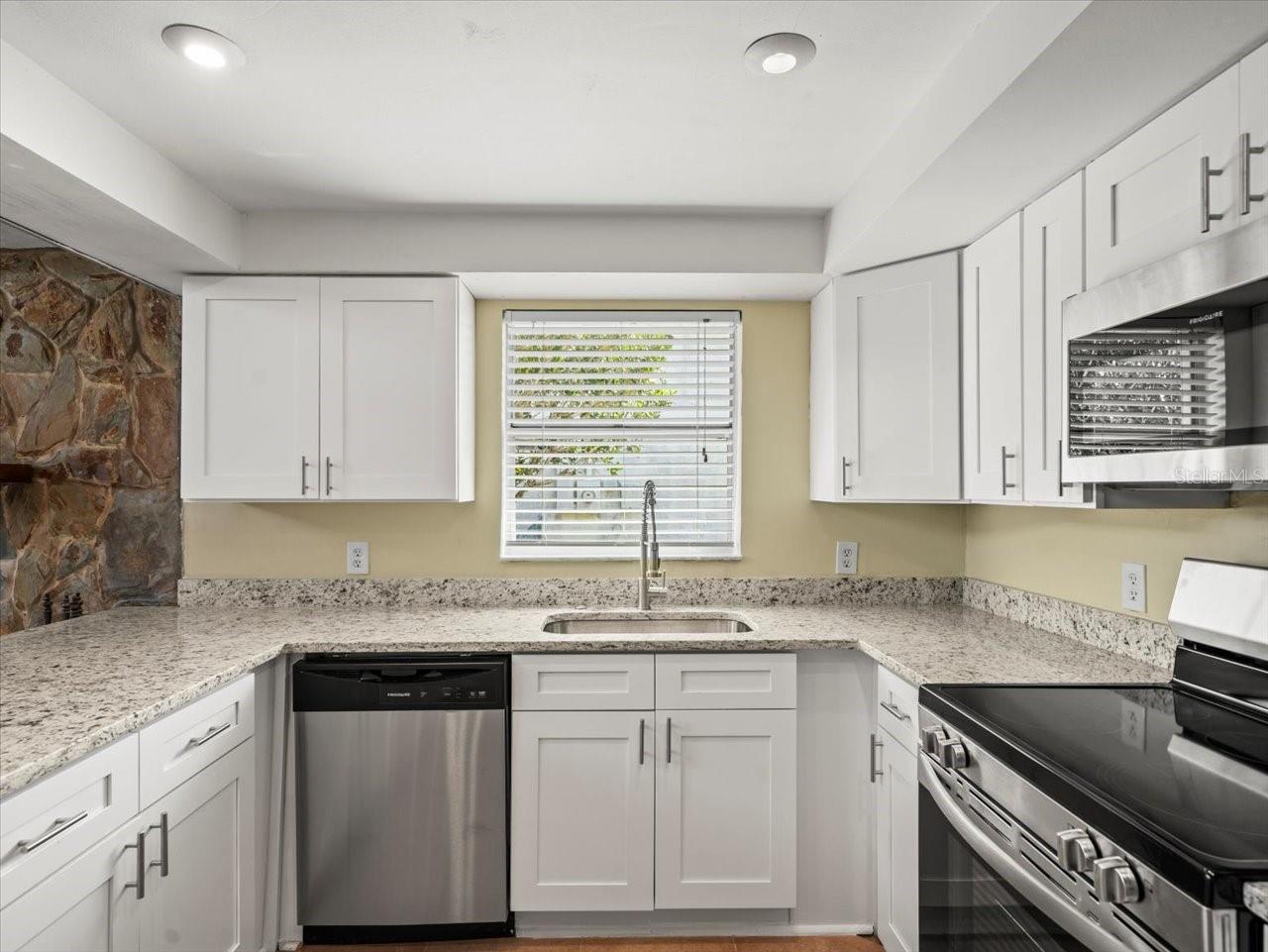 Listing photo id 28 for 15517 Old Dixie Highway