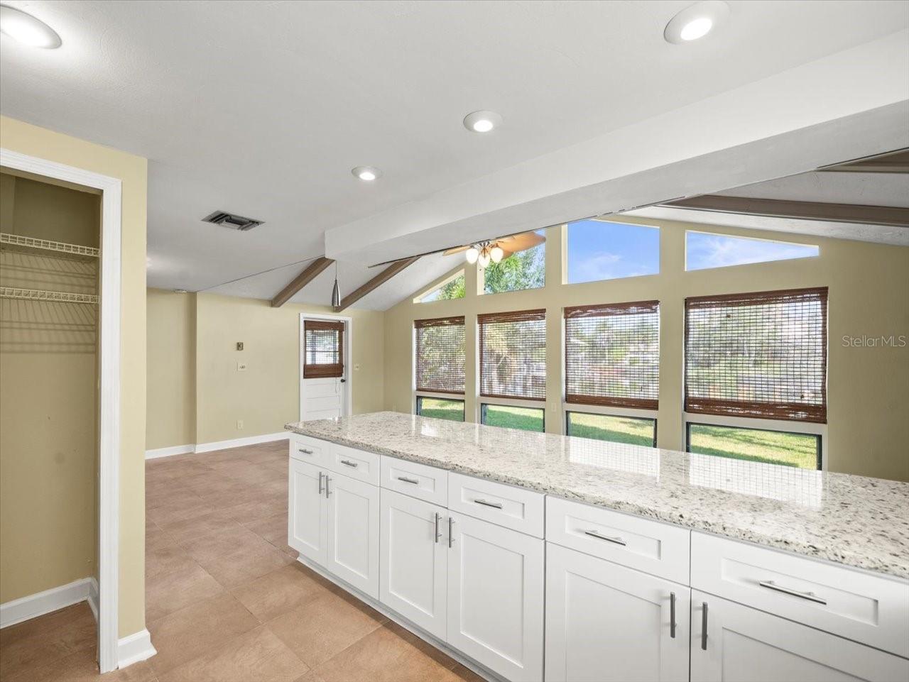 Listing photo id 33 for 15517 Old Dixie Highway