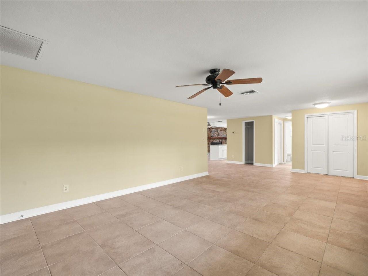 Listing photo id 4 for 15517 Old Dixie Highway