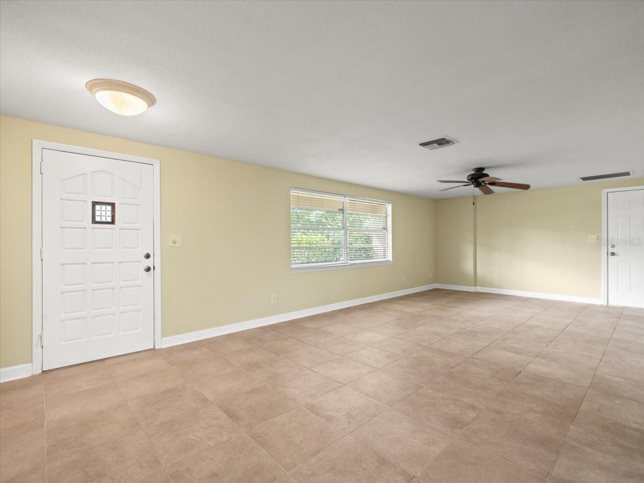 Listing photo id 5 for 15517 Old Dixie Highway