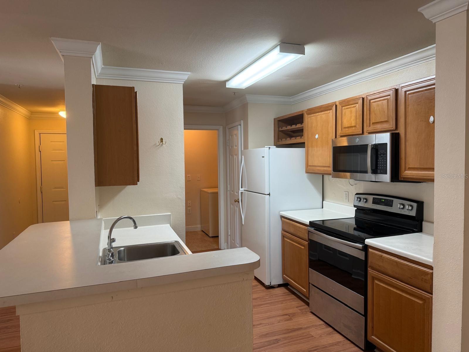 Image 4 of 18 For 18115 Sterling Gate Circle -