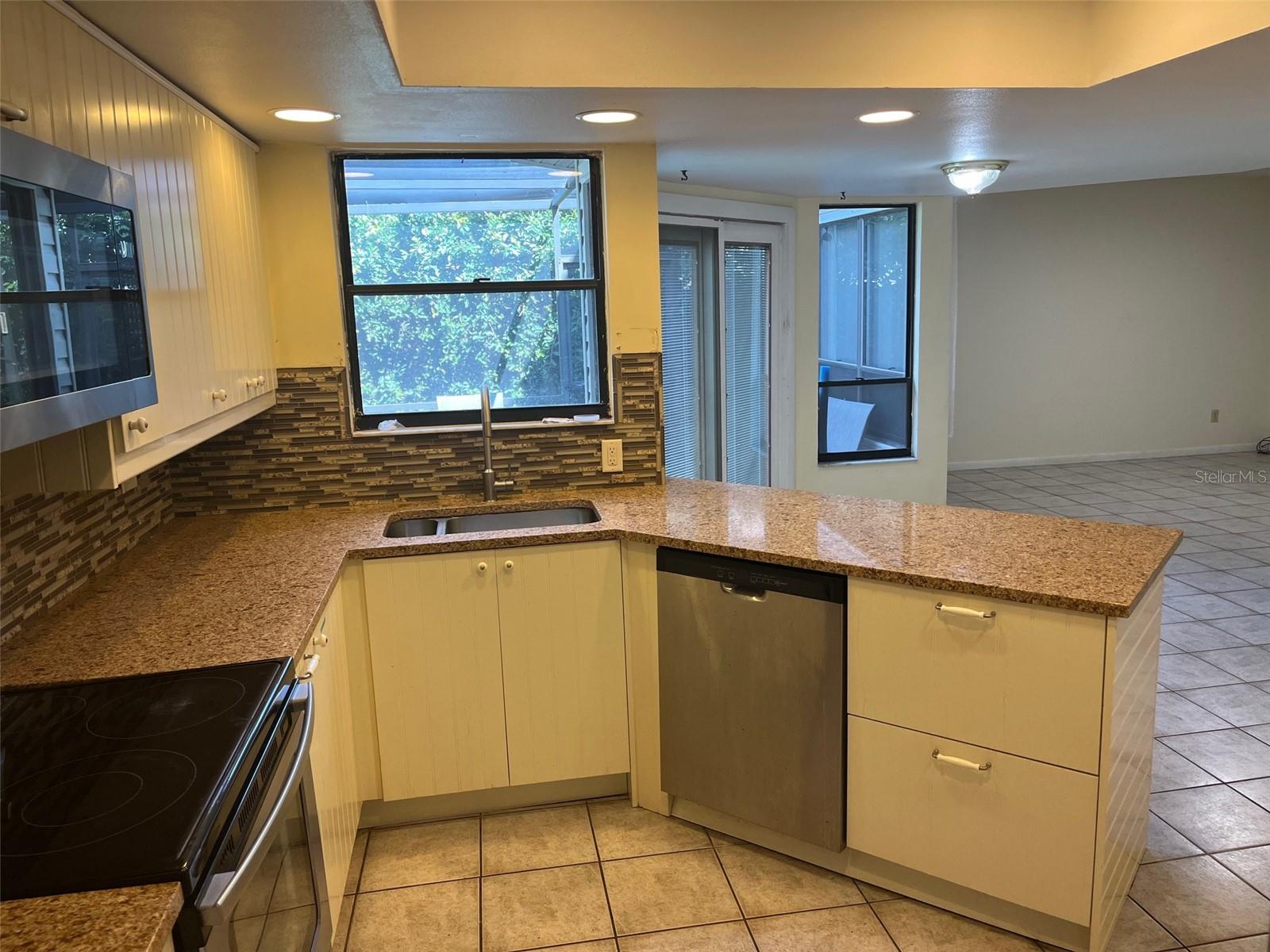 Image 5 of 19 For 16116 Gardendale Drive