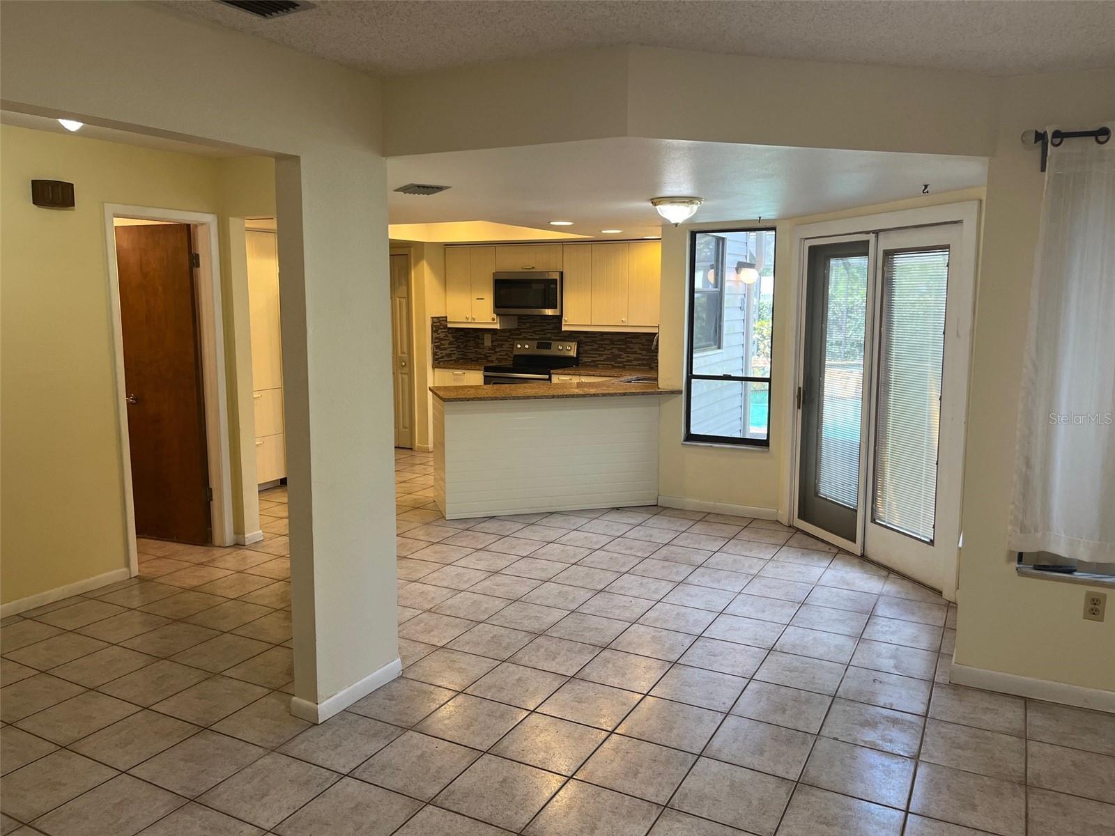Image 8 of 19 For 16116 Gardendale Drive
