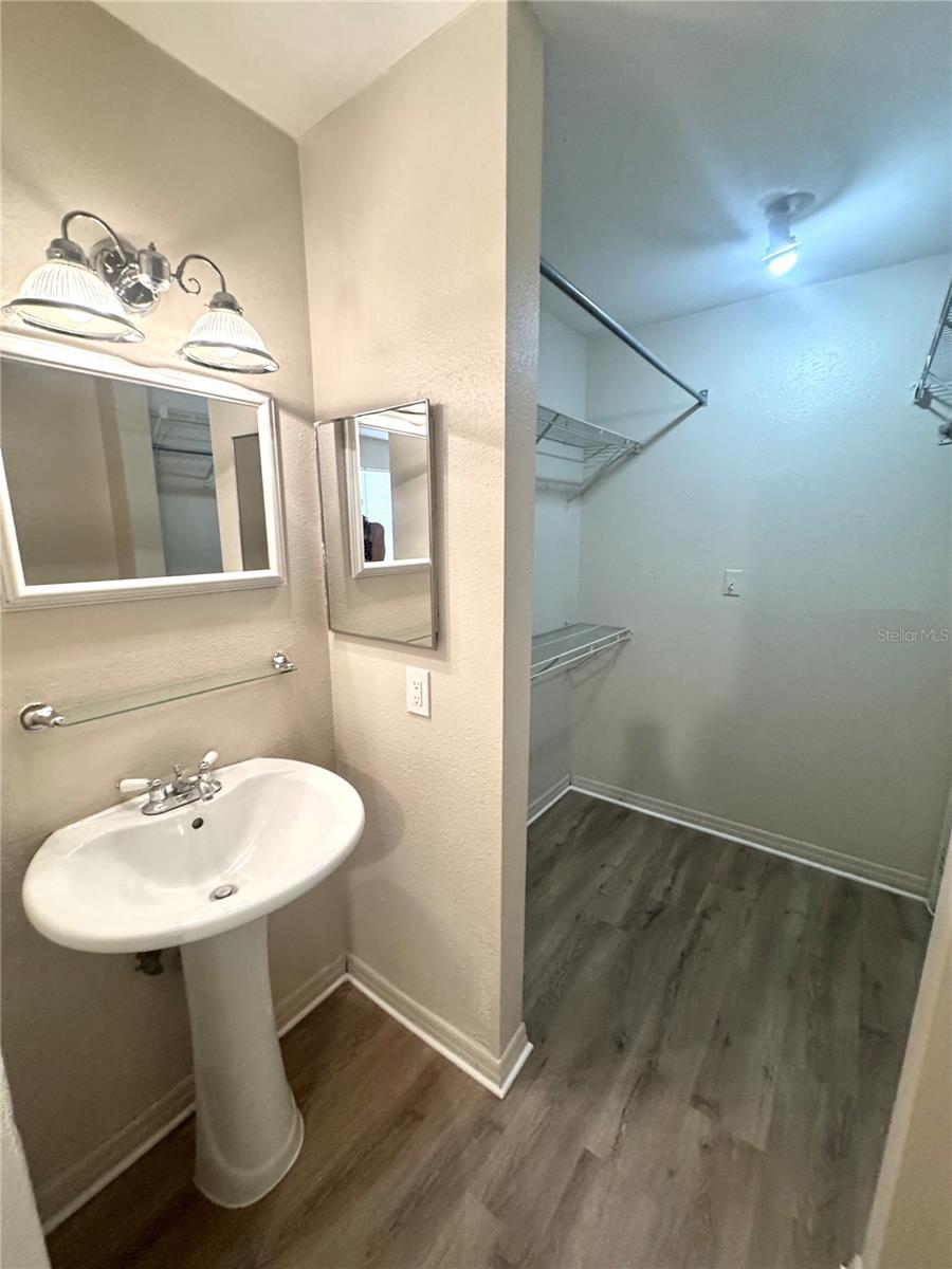 Image 8 of 24 For 1400 Gandy Boulevard N 904