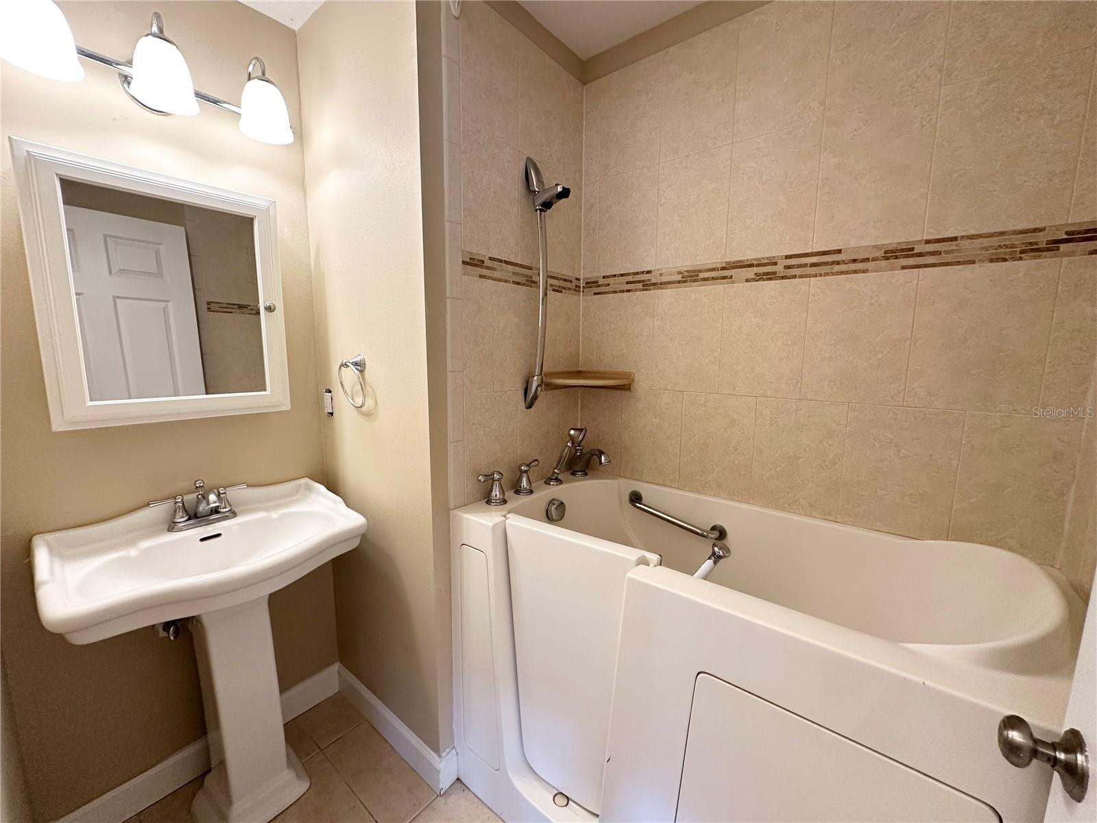 Image 20 of 27 For 6701 36th Avenue N