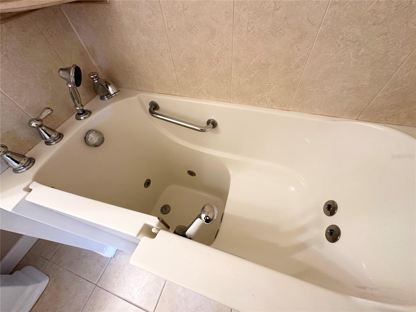 Image 21 of 27 For 6701 36th Avenue N