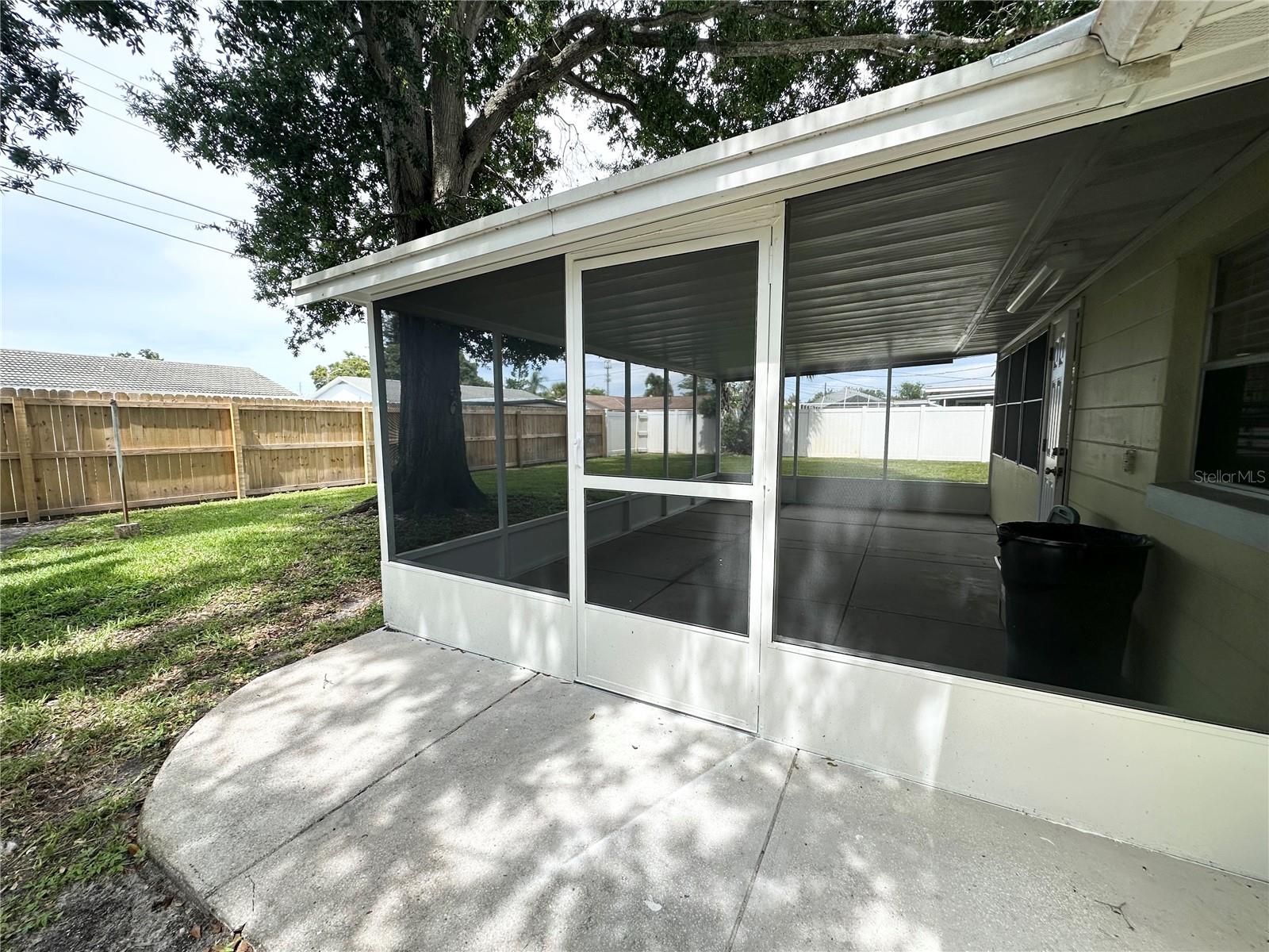 Image 23 of 27 For 6701 36th Avenue N