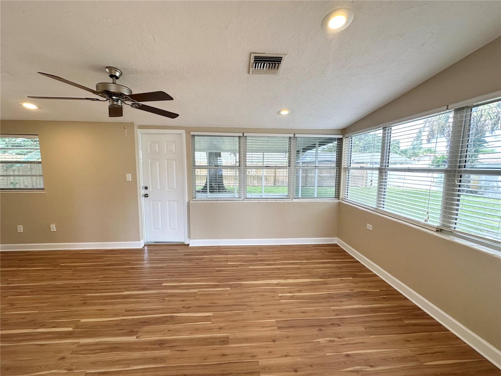 Image 8 of 27 For 6701 36th Avenue N
