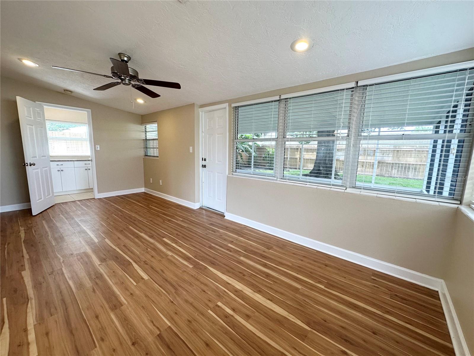 Image 9 of 27 For 6701 36th Avenue N