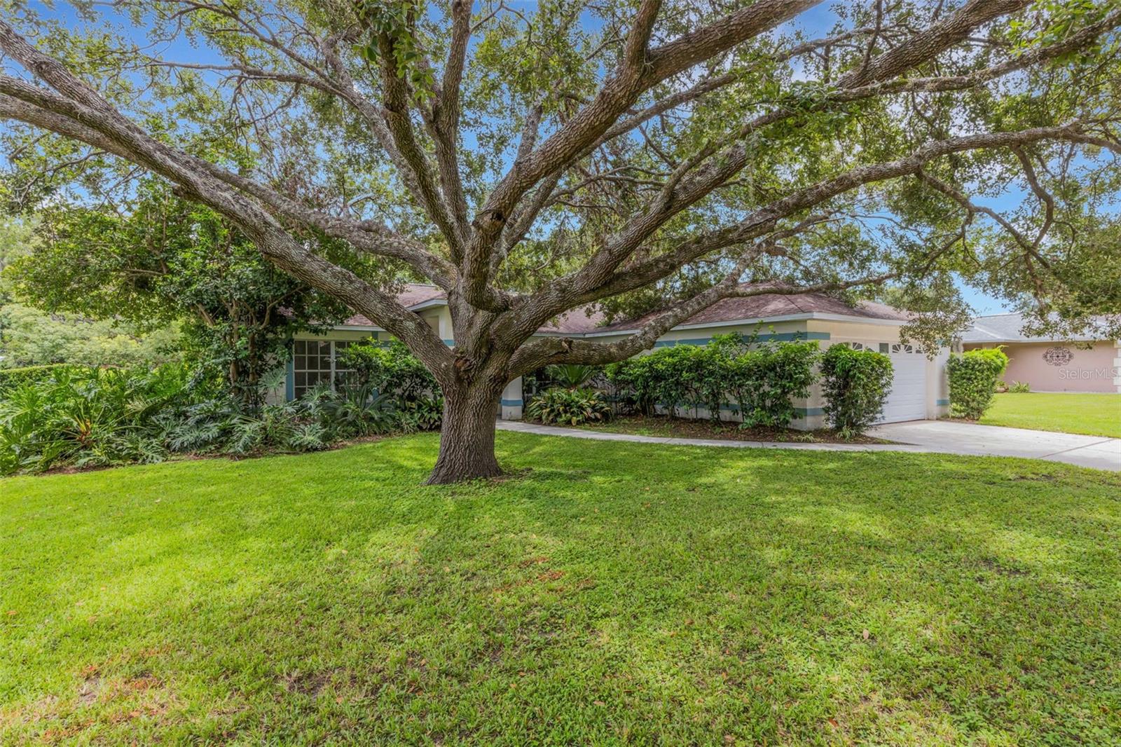 Image 4 of 44 For 6434 Laurelwood Drive