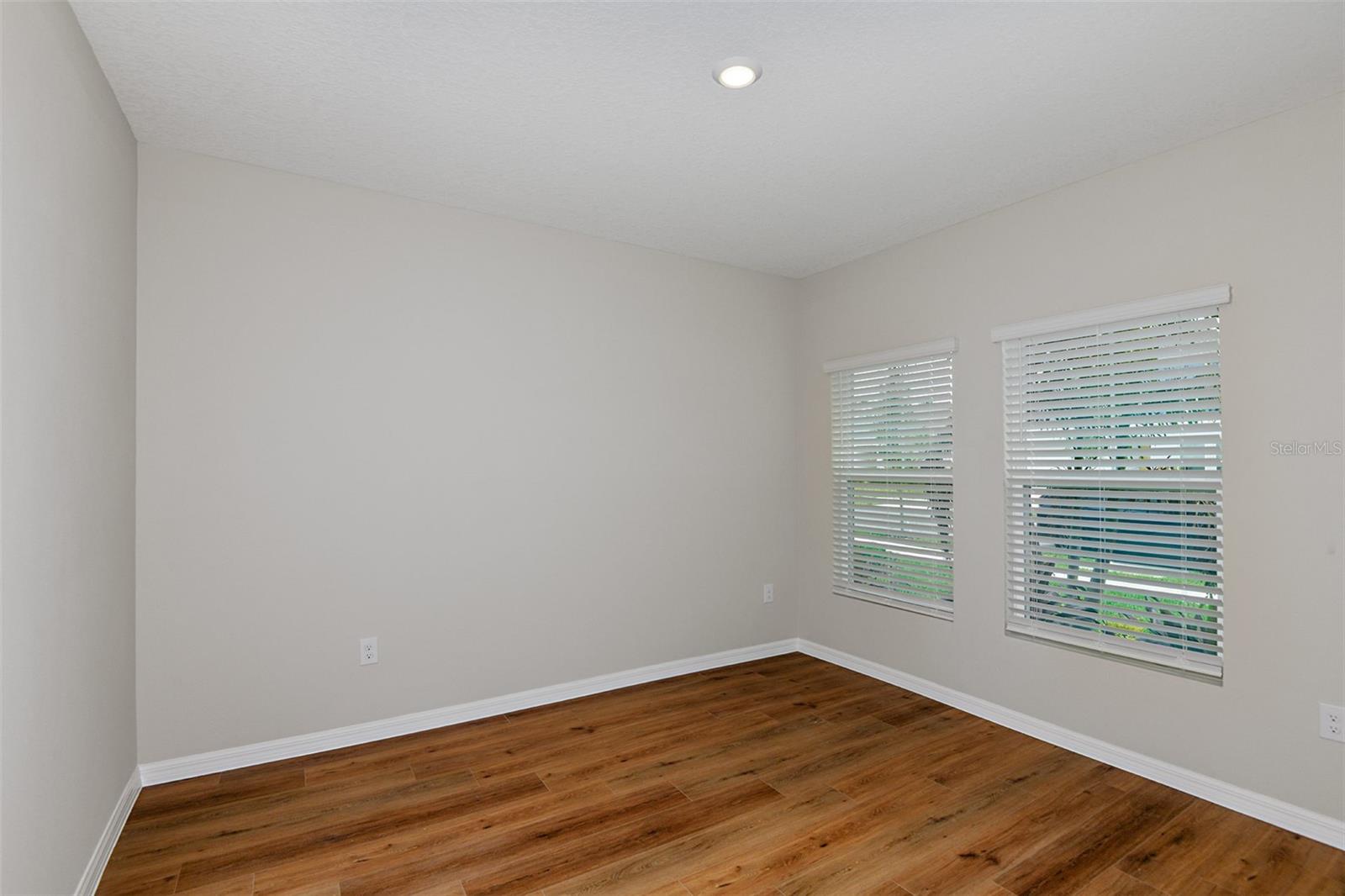 Image 13 of 21 For 1041 Foreshore Lane
