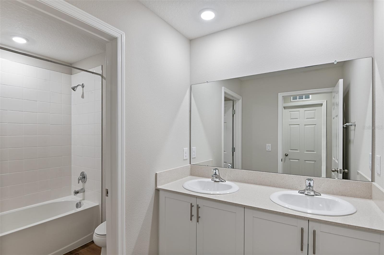 Image 19 of 21 For 1041 Foreshore Lane