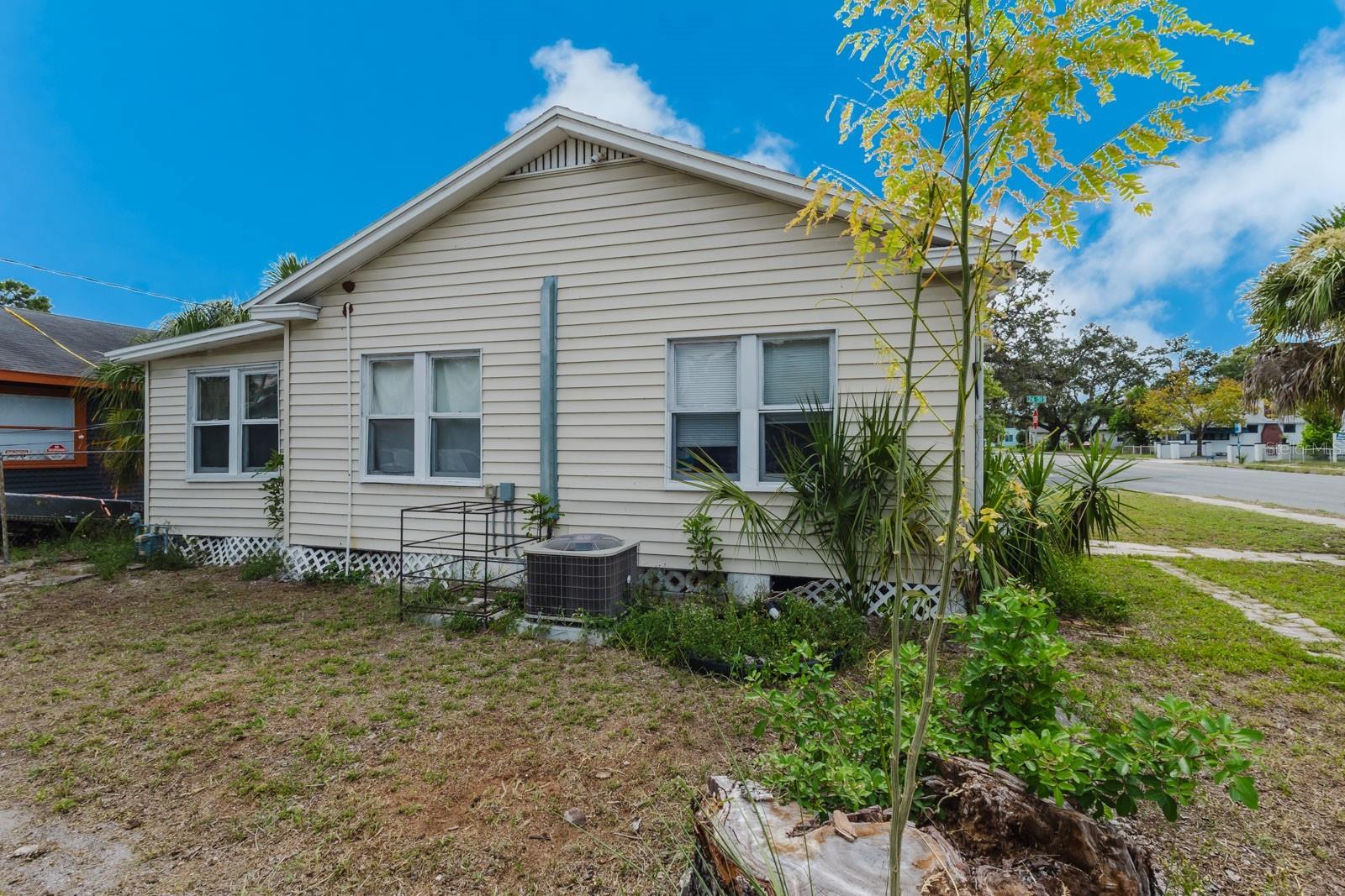 Image 12 of 35 For 2560 5th Avenue S