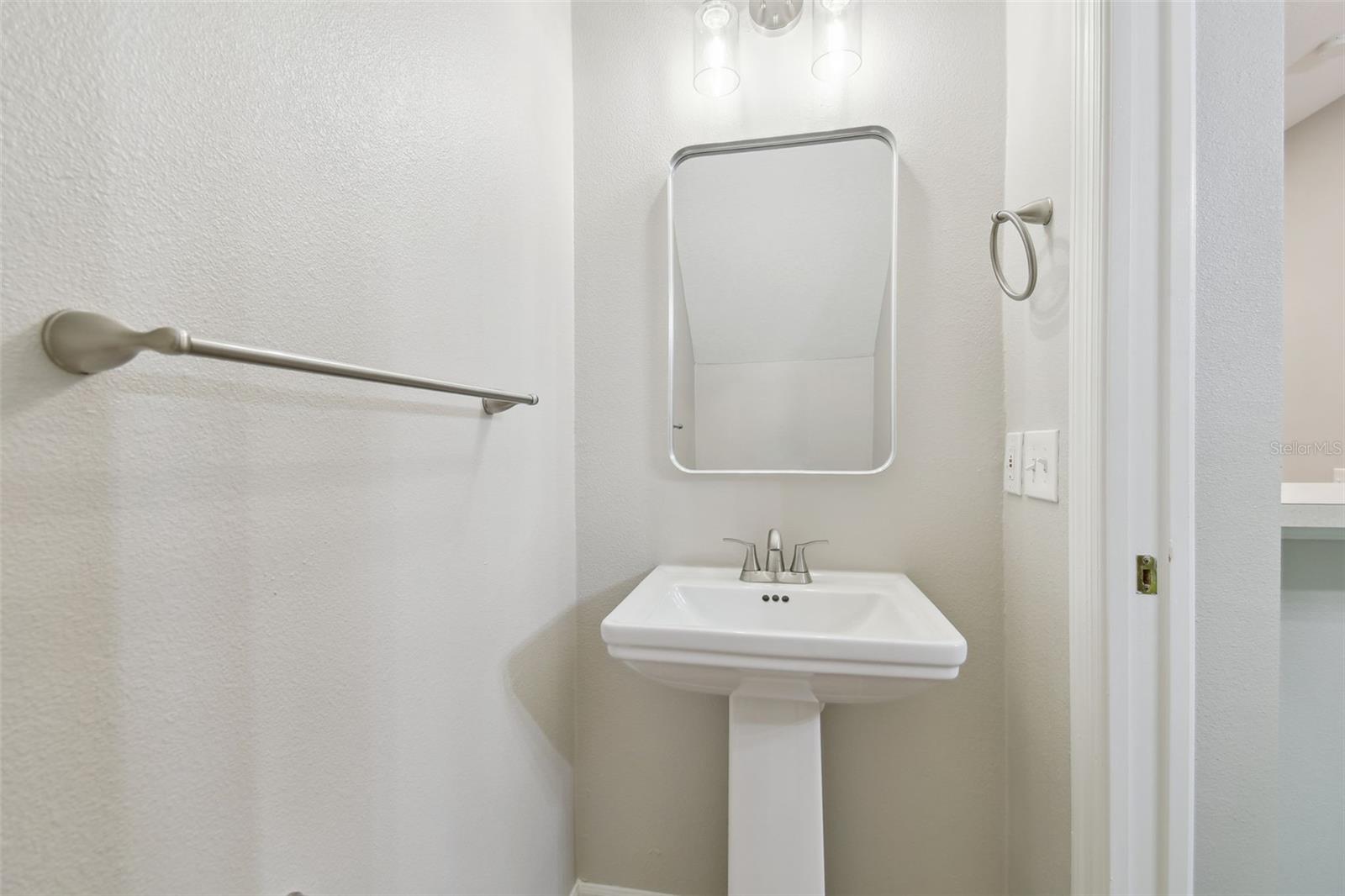 Image 16 of 48 For 4144 Bismarck Palm Drive