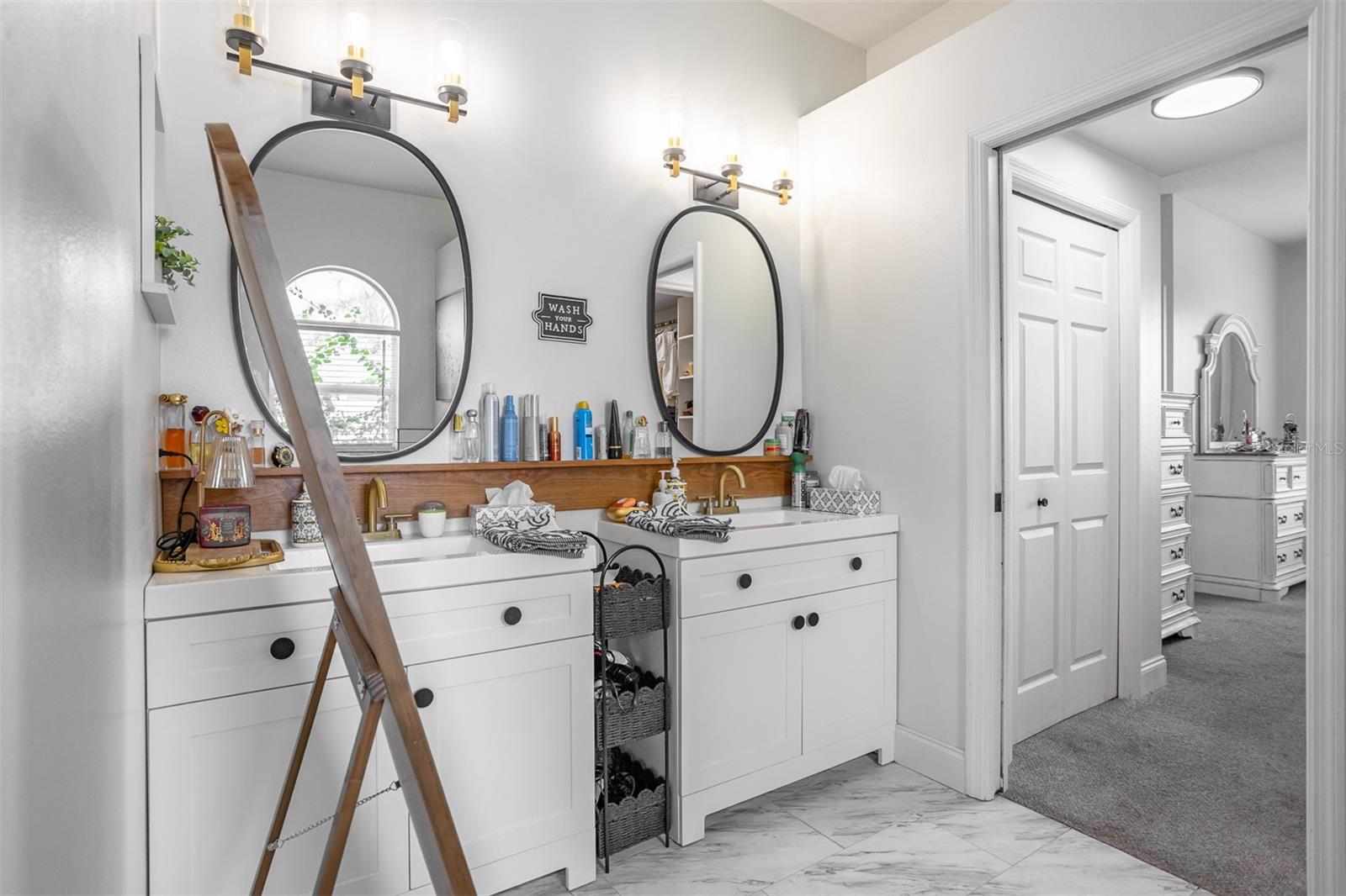 Listing photo id 13 for 6928 Bluff Meadow Court