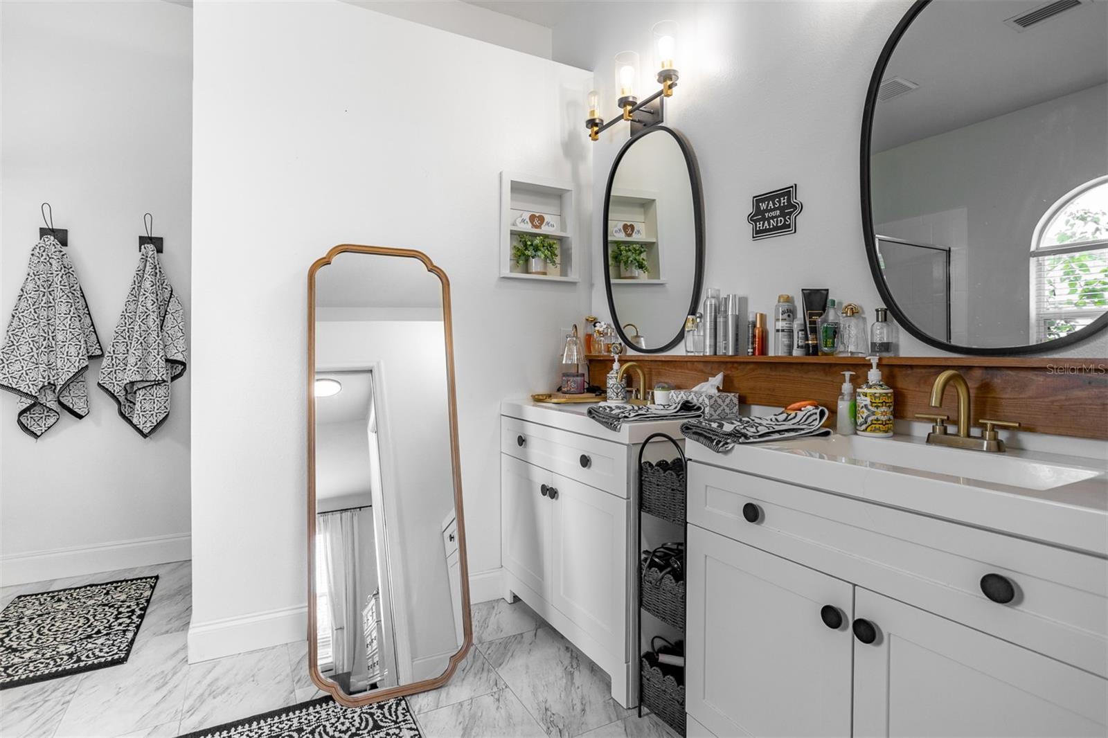 Listing photo id 14 for 6928 Bluff Meadow Court