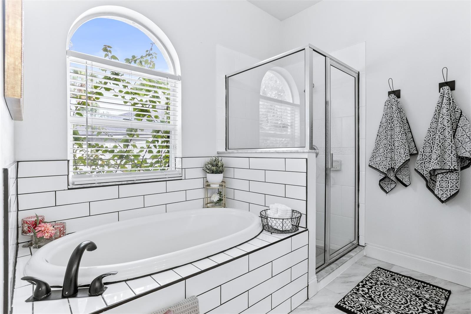 Listing photo id 16 for 6928 Bluff Meadow Court