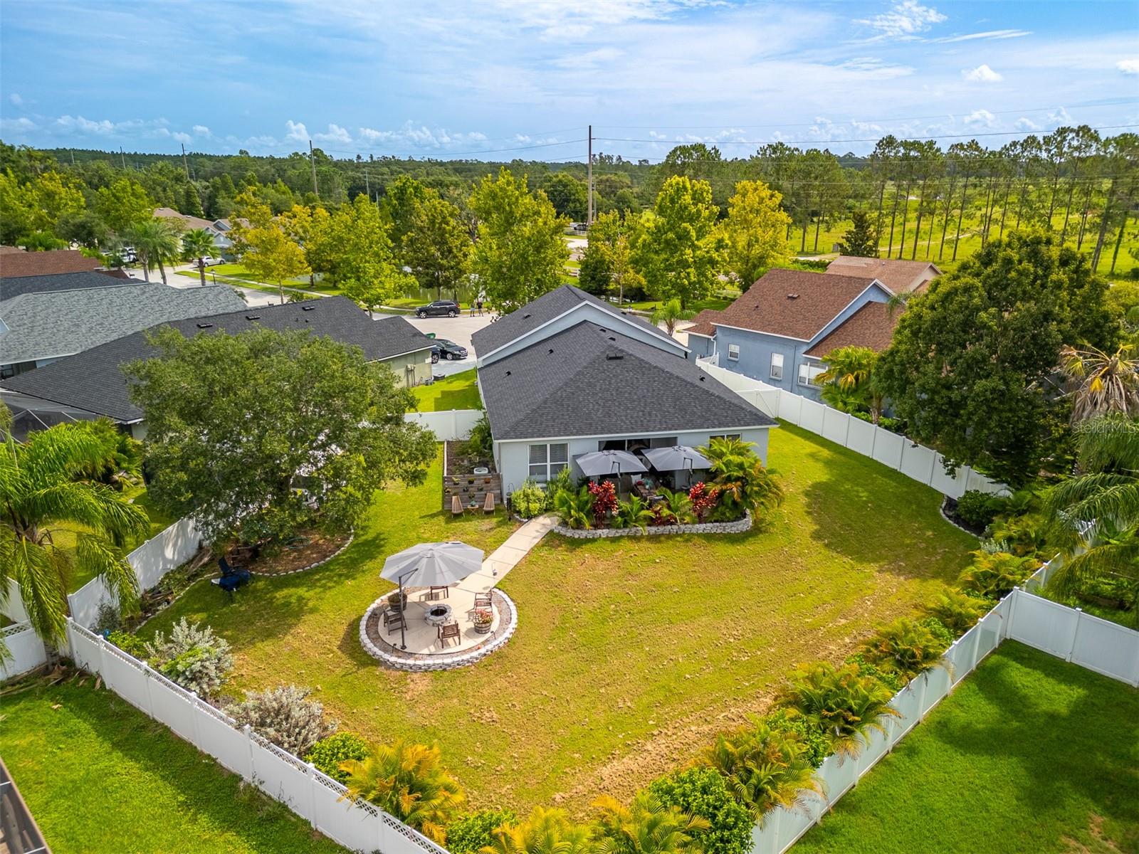 Listing photo id 23 for 6928 Bluff Meadow Court