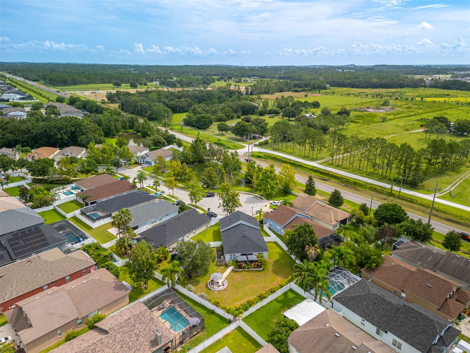 Listing photo id 24 for 6928 Bluff Meadow Court