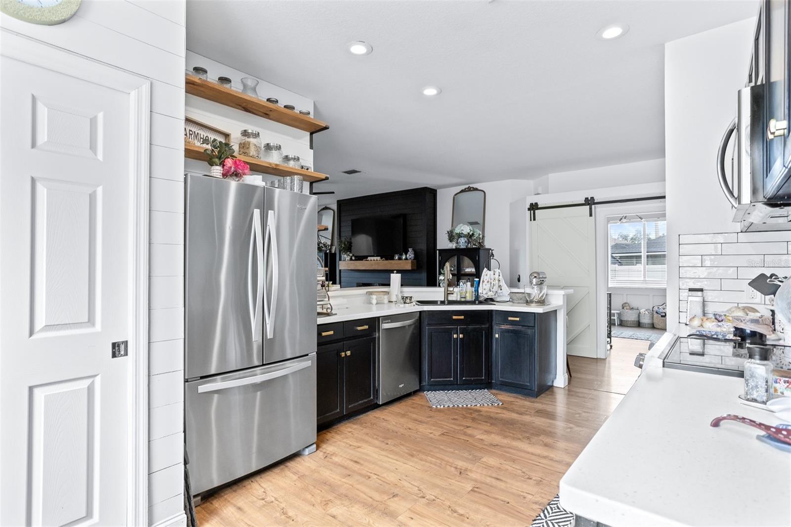 Listing photo id 1 for 6928 Bluff Meadow Court