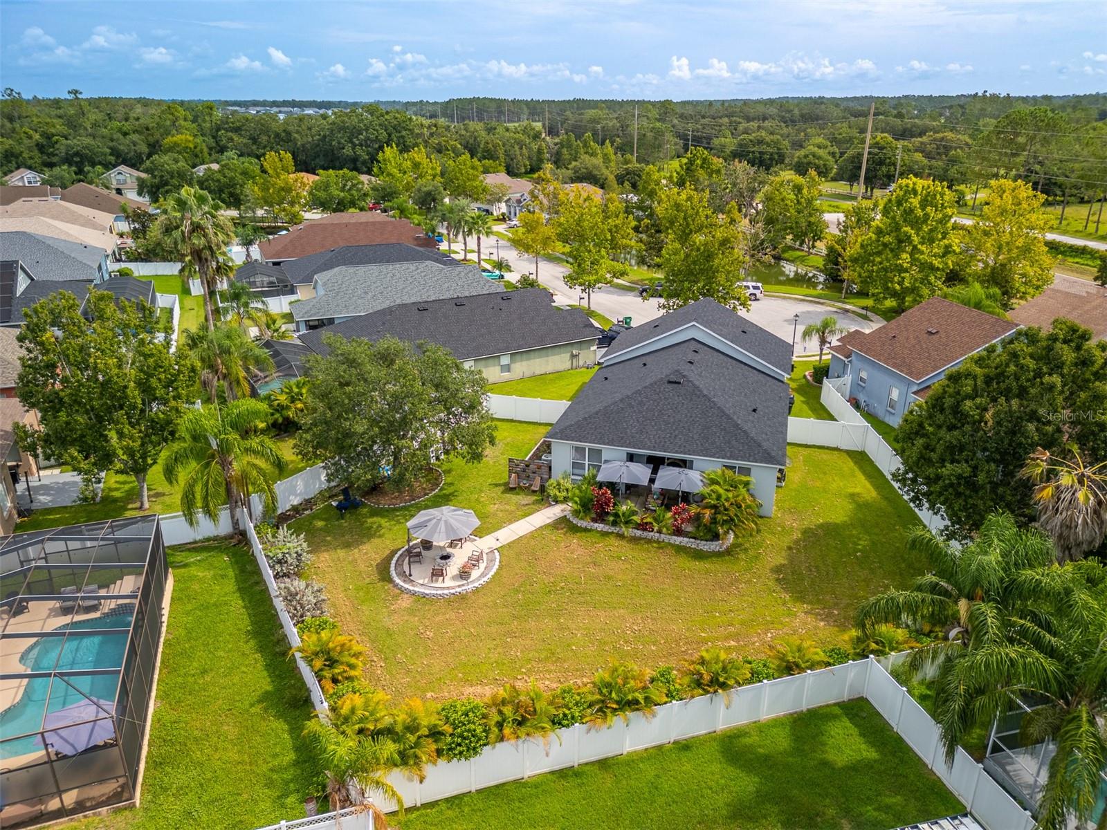 Listing photo id 33 for 6928 Bluff Meadow Court