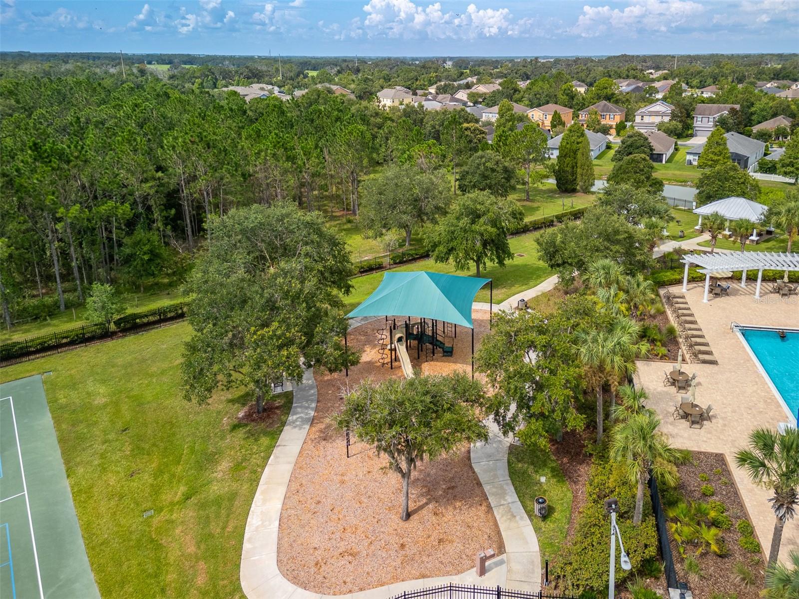 Listing photo id 35 for 6928 Bluff Meadow Court