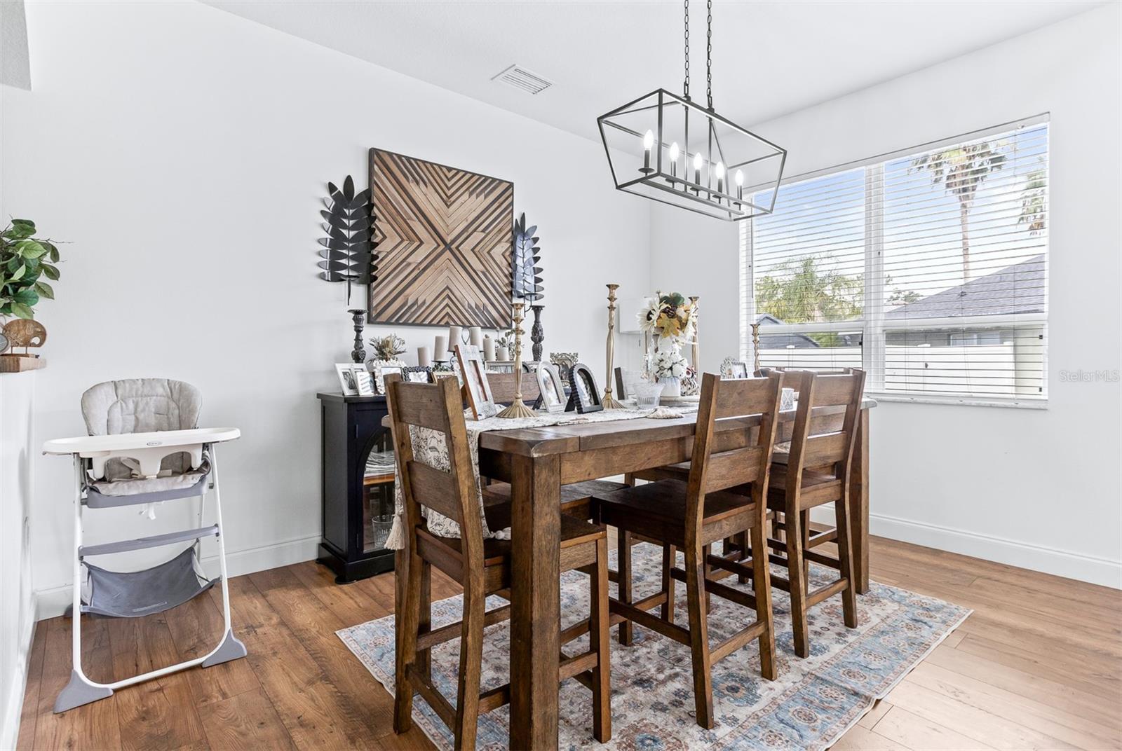 Listing photo id 4 for 6928 Bluff Meadow Court
