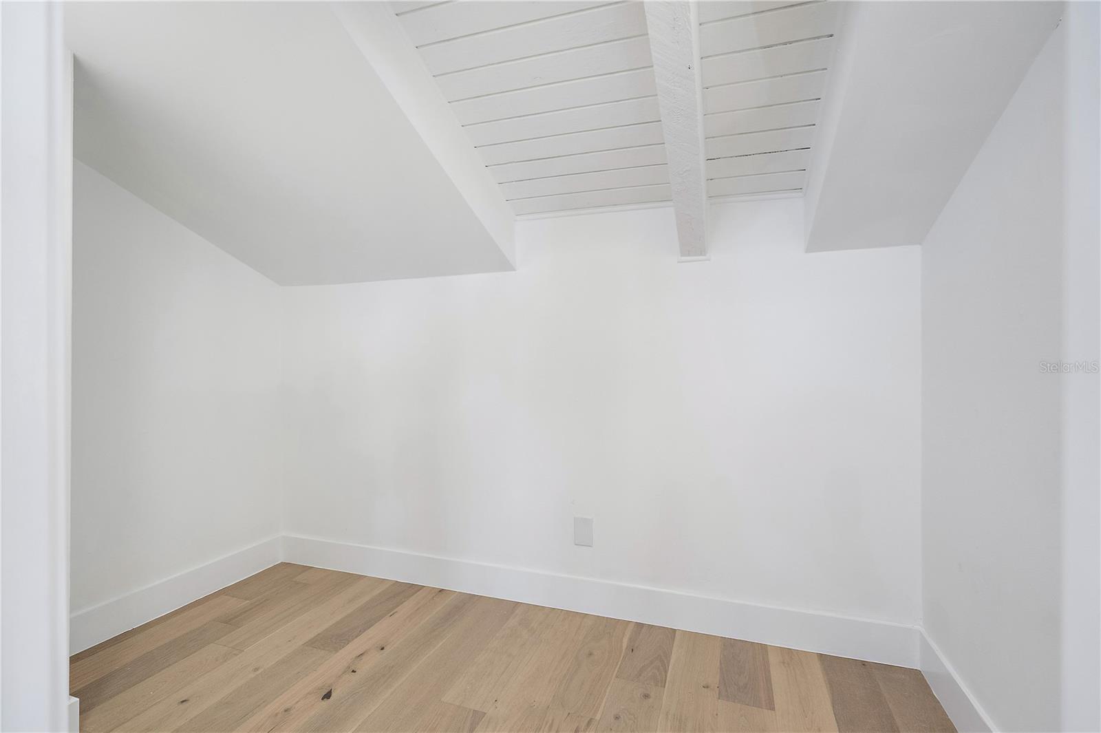 Image 33 of 43 For 520 60th Street N