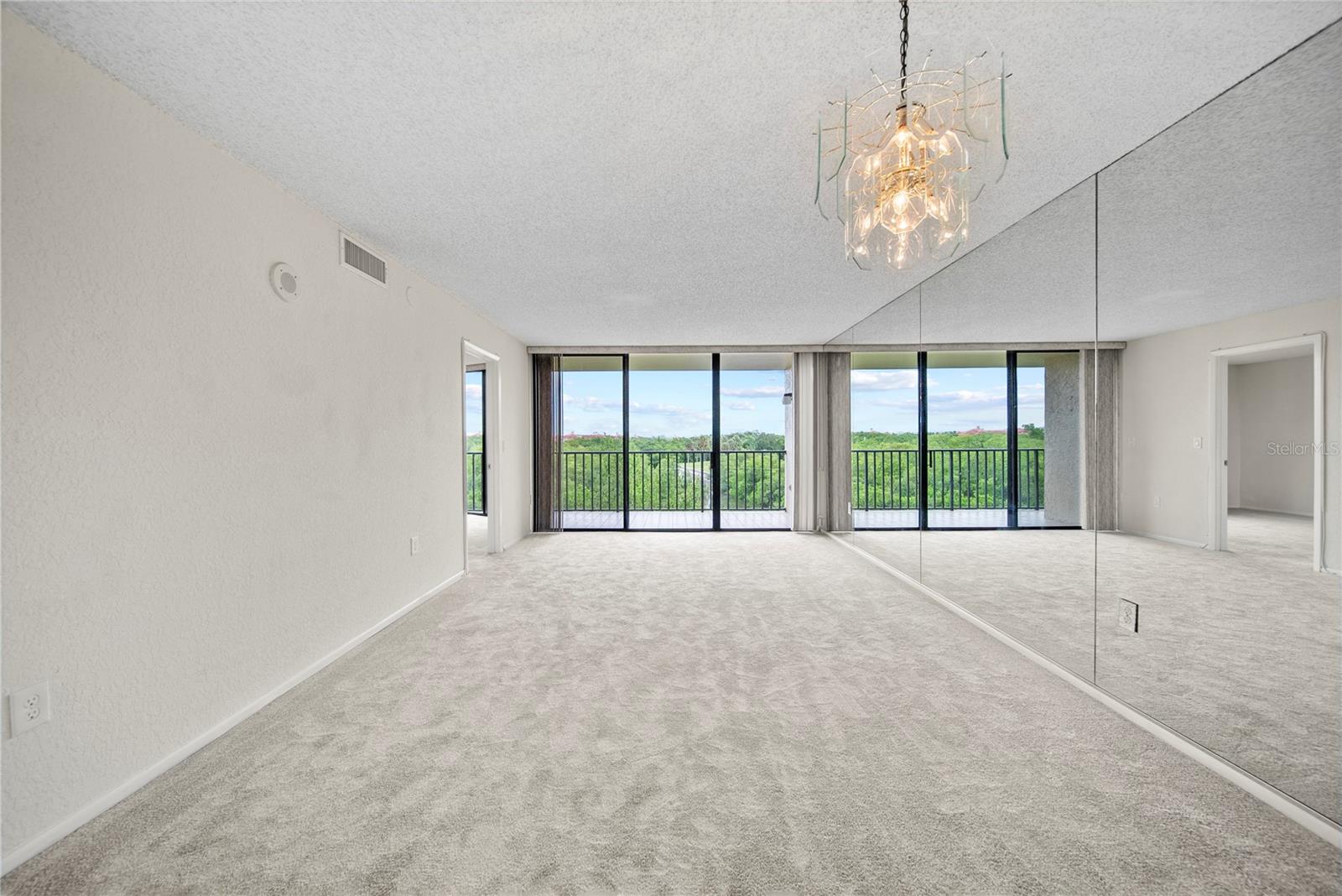 Image 11 of 40 For 900 Cove Cay Drive 3e