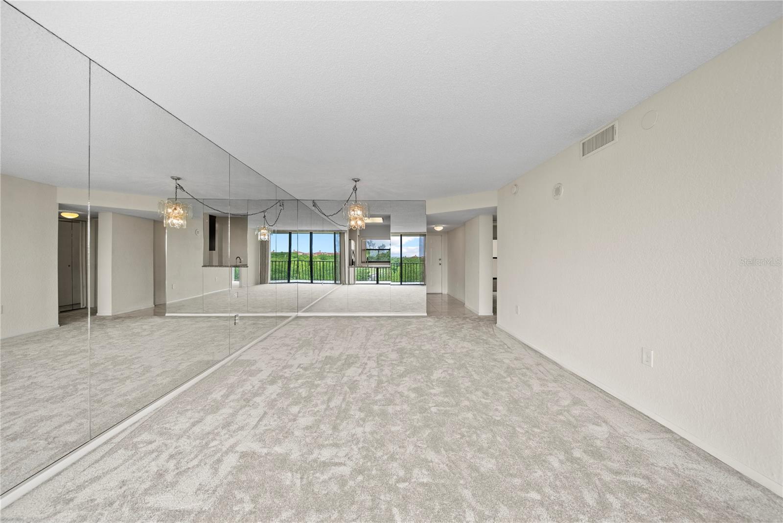 Image 12 of 40 For 900 Cove Cay Drive 3e