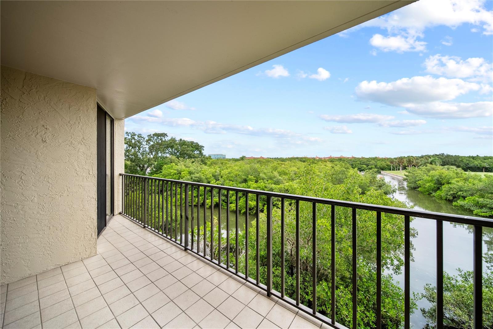 Image 14 of 40 For 900 Cove Cay Drive 3e