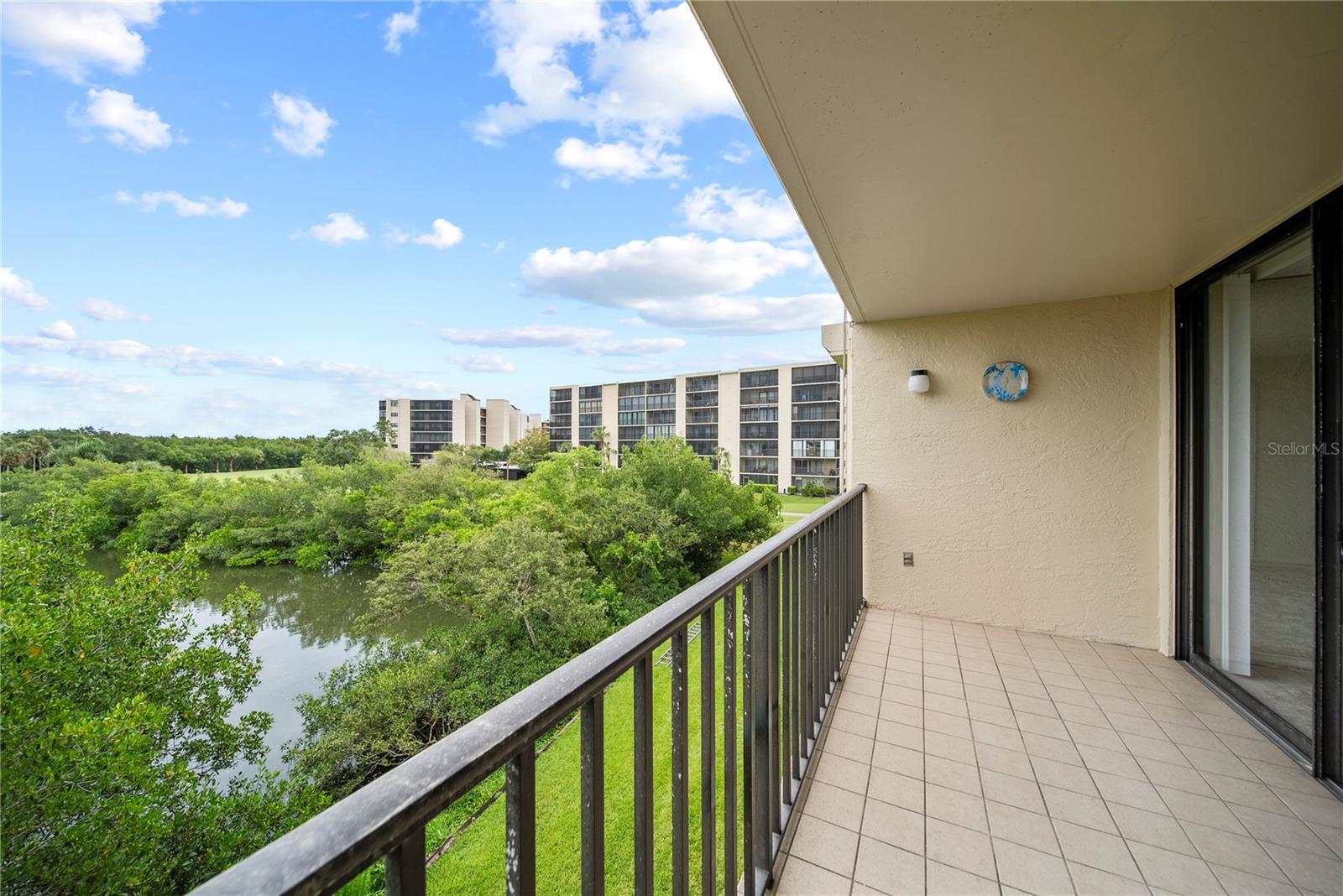Image 16 of 40 For 900 Cove Cay Drive 3e