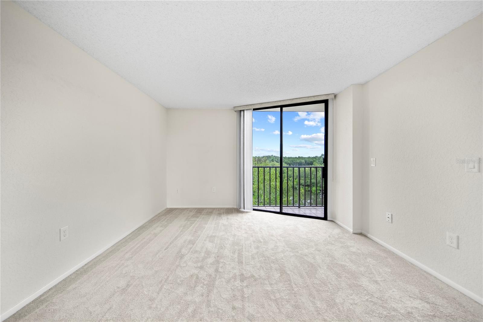 Image 17 of 40 For 900 Cove Cay Drive 3e