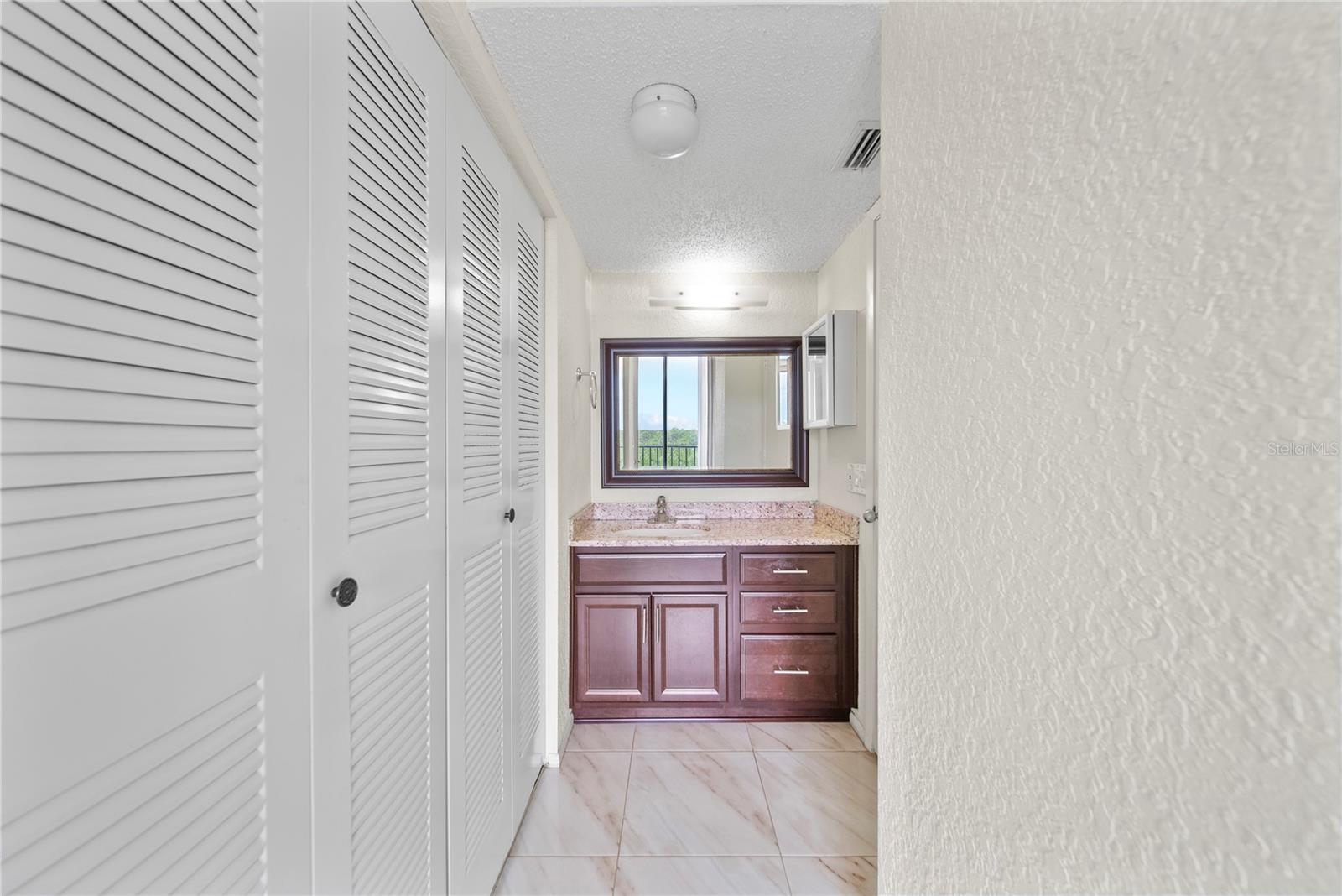 Image 19 of 40 For 900 Cove Cay Drive 3e