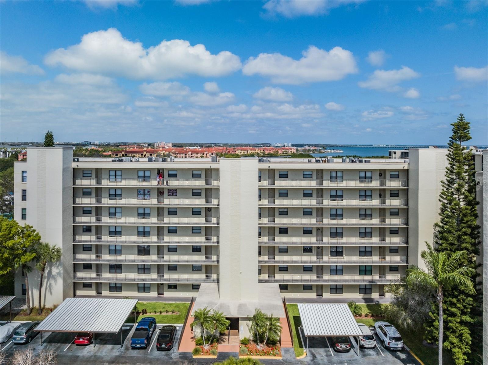 Image 2 of 40 For 900 Cove Cay Drive 3e