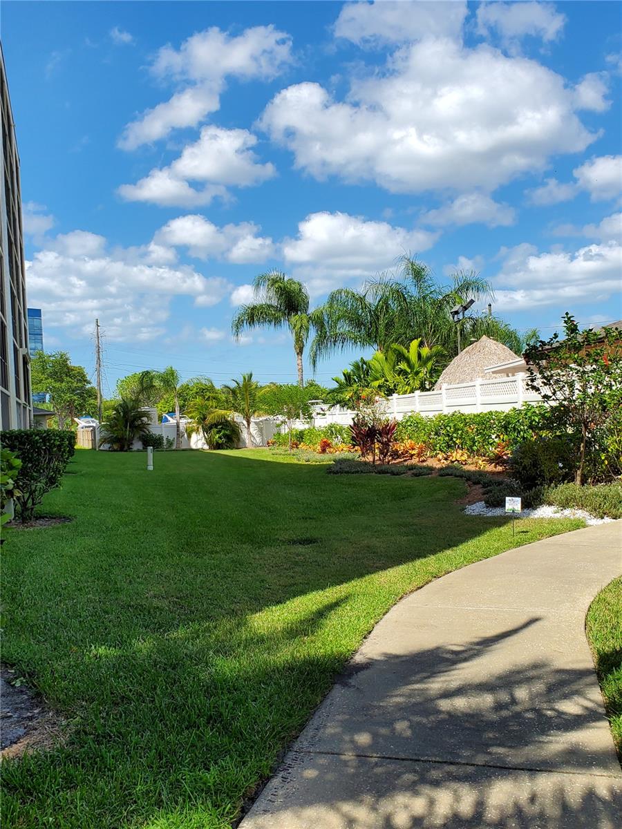 Image 28 of 40 For 900 Cove Cay Drive 3e