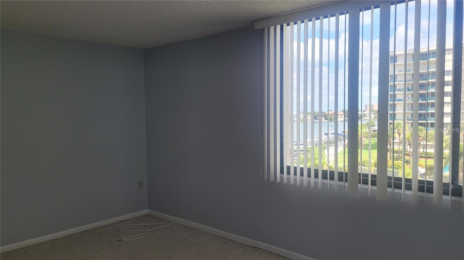 Image 21 of 32 For 660 Island Way 405
